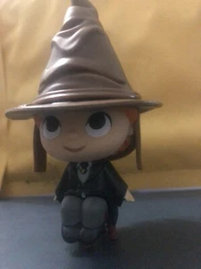 FUNKO MYSTERY MINI - RON WEASLEY COL CAPPELLO PARLANTE - Serie Harry Potter - Foto 1 di 1