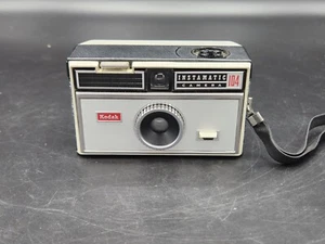 Vintage 1960’s Kodak Instamatic 104 Camera - Made In USA - Picture 1 of 7