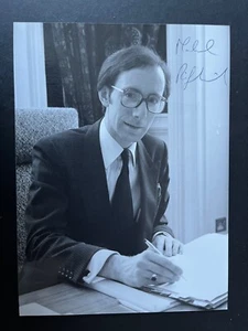 MALCOLM RIFKIND - FORMER CONSERVATIVE POLITICIAN - EXCELLENT SIGNED PHOTOGRAPH - Picture 1 of 1