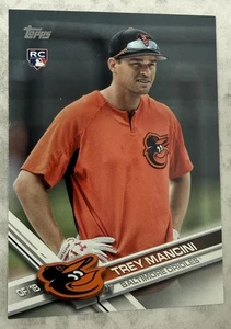 Actualización Topps 2017 TREY MANCINI RC novato variación de foto SP #US227! Orioles - Imagen 1 de 2