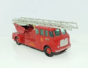 Matchbox Merryweather Fire Engine - Picture 1 of 8