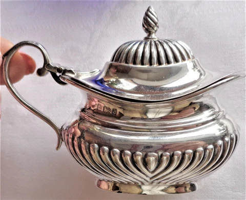 ANTIQUE RARE STERLING SILVER CONDIMENT POT BLUE LINER GEORGIAN REPOUSEE DESIGN Cover