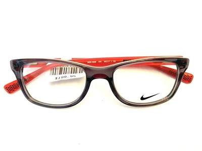 Óculos Nike 5538 070 cinza 49-17-135 - Imagem 1 de 3