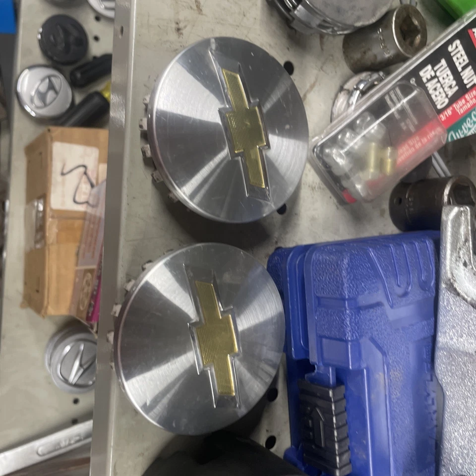 ЦЕНТРАЛЬНЫЕ КОЛПАКИ CHEVY 22837060 2014-2021 Silverado tahoe suburban ЗАВОДСКОЙ ОРИГИНАЛ - Изображение 1 из 4