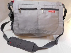 SKIP+HOP Duo Messenger Diaper Travel Carry-on Shoulder Tote Bag in Heather Grey - Picture 1 of 12