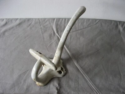 Ancienne patère fin XIXeme en fer émaillé. - Photo 1/4