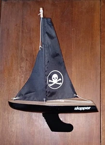 Skipper Pond 9" Yacht. - Picture 1 of 10