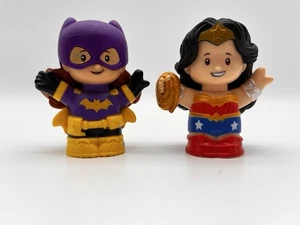 Little People DC Super Heroes 2 figuras Wonder Woman y Batgirl Fisher Price - Imagen 1 de 2