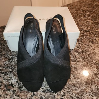Sandalias Nurture Giannis negras de gamuza con cordones punta abierta de 7,5 bloques de tacón cómodo Foto 1 de 4