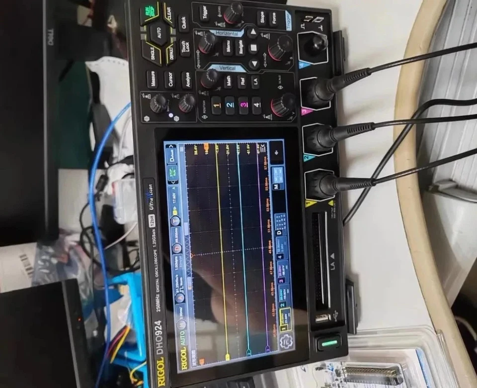 Rigol DHO924 - Digital-Speicher-Oszilloskop 250 MHz 4 Kanaele 16 digi