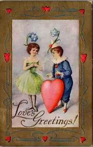 Postal Día de San Valentín c1911 Big Heart Niño En Traje de Payaso Bufón Amor - Imagen 1 de 2