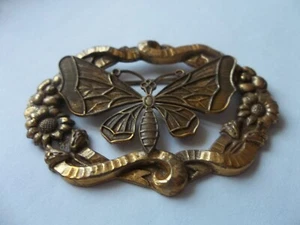 BUTTERFLY WREATH FLOWER PIN - Picture 1 of 2