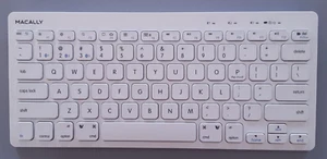 Teclado portátil inalámbrico Bluetooth Macally BTMINIKEY con soporte incorporado probado - Imagen 1 de 9