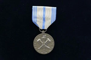 J5A Armed Forces Reserve Medal: Army Reserve - Bronze Medal w/ Blue White Ribbon - Picture 1 of 2