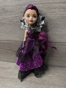 Muñeca Ever After High Raven Queen Thronecoming 2013 Mattel nueva con etiquetas Evil Queen Kid - Imagen 1 de 15