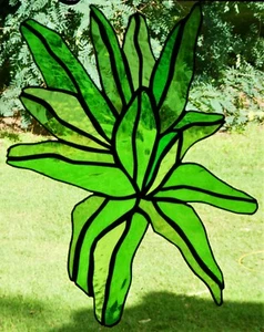 Lg Handmade Australian RAINFOREST CROWS NEST FERN Green Stained Glass SUNCATCHER - Picture 1 of 24