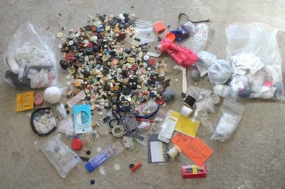 gros lot de mercerie 2500 g environ - Photo 1/4