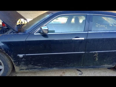 Driver Left Front Door Fits 05-10 300 953153 Foto 1 de 3