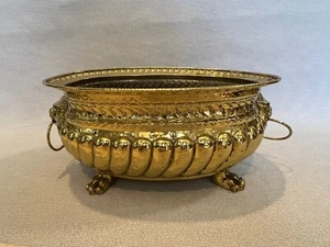 Antique Dutch Holland Brass Oval Shaped Wine Cooler or Planter w/Pawsfeet - Picture 1 of 10