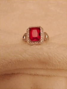 Beautiful Silver Coloured Metal Ring +Ruby Coloured Gem+Halo of Crystals UK R - Picture 1 of 4