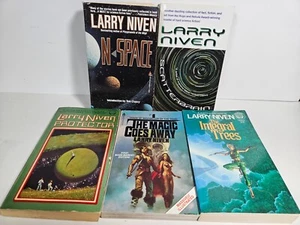 Lot of 5 Vintage Larry Niven Paperback Science Fiction Books - Imagen 1 de 13