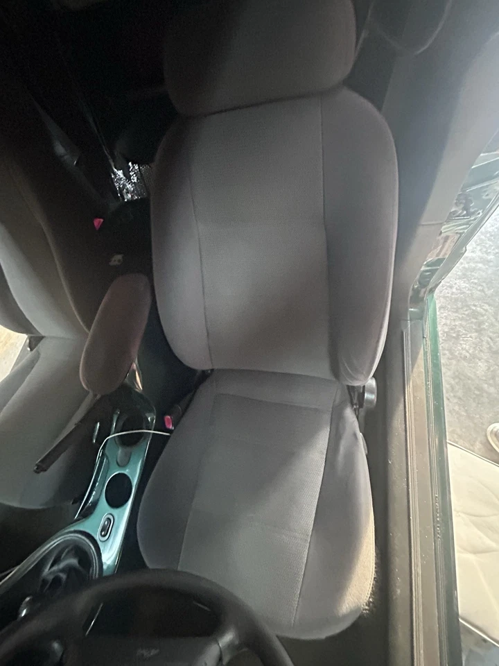 99-04 福特 MUSTANG 一对前桶座椅带安全带接收器和 HEADRESTS — 第 1/4 张图片
