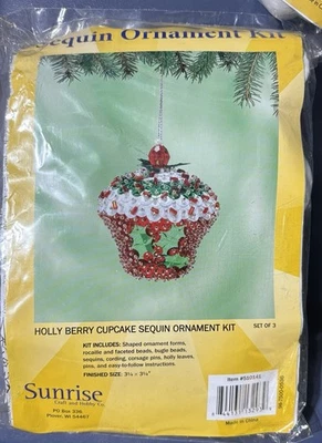 Sunrise HOLLY BERRY CUPCAKE Pailletten Perlen Weihnachtsschmuck SET - Bild 1 von 3