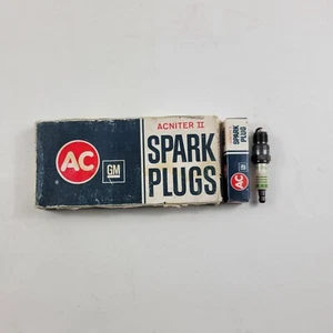 GM AC Delco Spark Plugs R42TSM Box of 8 GM# 5613557 Green Ring - Picture 1 of 6