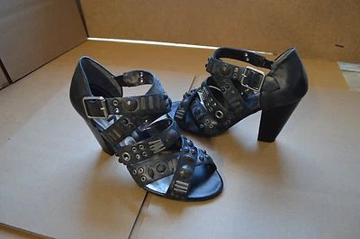 Женские черные кожаные туфли на каблуке с заклепками DKNYC Josie  - Изображение 1 из 4