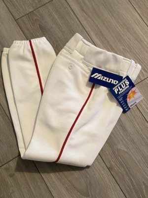 MIZUNO YOUTH M 24-26 WHITE with Red Leg Stripe  - Image 1 of 4