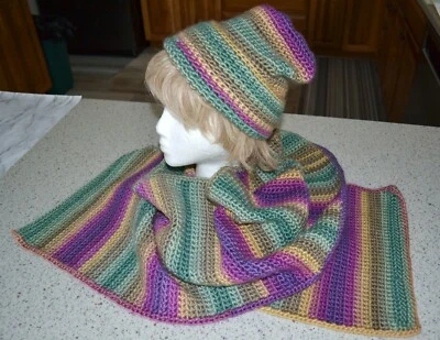 Sombrero/Gorro y Bufanda/Cuello de Alpaca (90%) Mezcla de Morados, Dorado, Azul, Verde azulado, Malva Foto 1 de 4