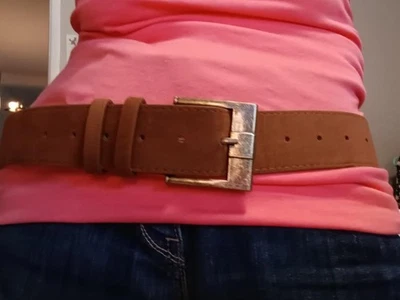 MUJER HOMBRE WESTERN MARRÓN GAMUZA CINTURÓN camel Talla Mediana longitud del cinturón es 42 in NUEVO Foto 1 de 4