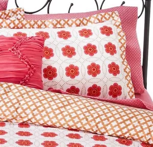 8 Stk. Xhilaration Medaillon Blumen Bett in einer Tasche - Rosa - Queen () - Bild 1 von 4