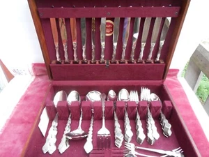 90 Stck. Oneida DISTINCTION DELUXE STAINLES 12 PL Einstellungen Gabel + Servierstücke - Bild 1 von 6