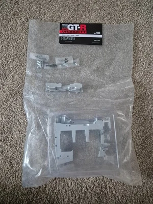 1/8 SCALE EAGLEMOSS BUILD YOUR OWN THE NISSAN R35 GT-R CAR ISSUE 103 - Image 1 of 3