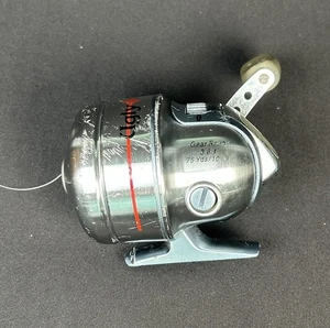 Vintage Shakespeare Ugly Cast Spin Cast Closed Face Fishing Reel Tested - Picture 1 of 6