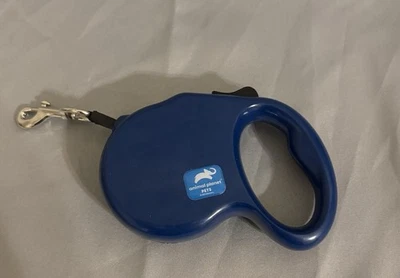 Correa retráctil Animal Planet Pets sistema de freno y bloqueo de 10' para hasta 66 libras Foto 1 de 2