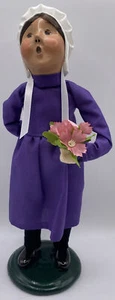 Byers Choice Caroler ~ 1997 AMISH GIRL WITH FLOWERS (Signed) - Picture 1 of 10