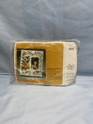 VINTAGE NEW SEALED CREATIVE CIRCLE CROSS STITCH #1922 birds & blossoms frame  - Image 1 of 2