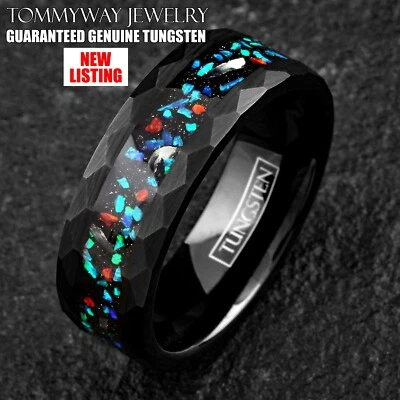 Anillo de boda de carburo de tungsteno facetado negro ópalo verde con meteorito sintético Foto 1 de 4