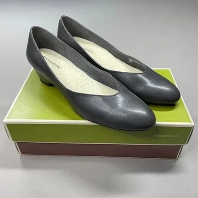 NUEVO Tacones Naturalizer Mujer 9 Gris Imitación Cuero Gatito Bomba Clásico Sin Cordones Foto 1 de 4