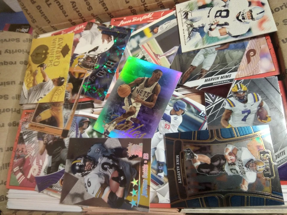  Caja de tarjetas deportivas 1500+ de tarifa plana media de baloncesto, fútbol, béisbol Foto 1 de 3