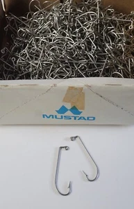 100 MUSTAD JIG HOOKS - 100 PIECE FISHING HOOK LOT (Size 3/0) NOS - Picture 1 of 3