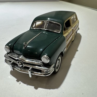 Franklin Mint 1950 Ford Woody Station Wagon 1:43 Diecast Model Car - Image 1 of 4