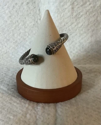 Brazalete con bisagras de labradorita Robert Manse de plata de ley y oro amarillo de 18 quilates Foto 1 de 4