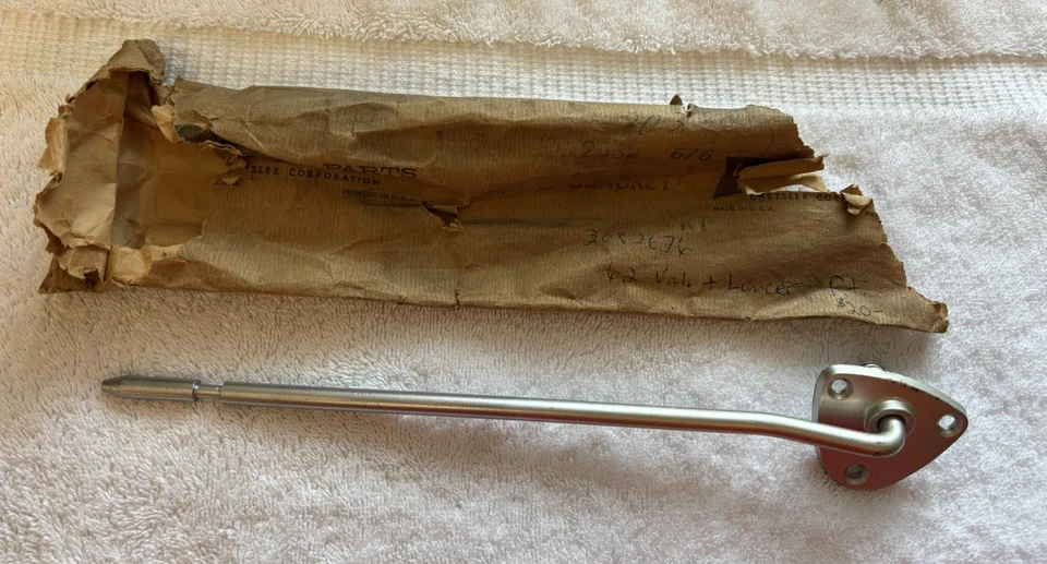 Nuevo de Lote Antiguo MoPar 1962 Plymouth Valiant Dodge Dart Parasol Derecho Brazo Soporte Sello GT Foto 1 de 4