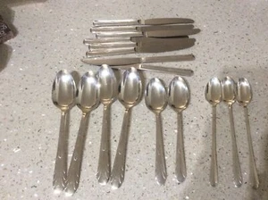 Menge 17 Vintage New England versilbertes Besteck Löffel und Messer. - Bild 1 von 3