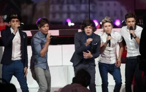527823 ONE DIRECTION Photo 5 16x12 WALL PRINT POSTER - Picture 1 of 7