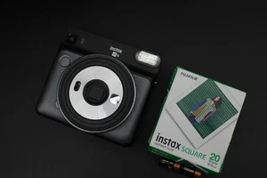 Fujifilm Instax Square SQ6 fotocamera istantanea - grigio - con pellicola e batterie - Foto 1 di 10