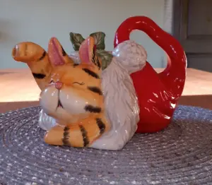 Blue Sky Clayworks Christmas Cat Teapot Heather Goldminc Tabby Kitty  Santa Hat - Picture 1 of 14